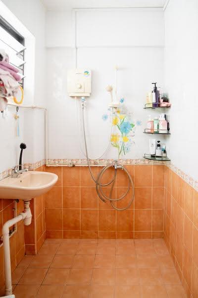 610 Clementi West Street 1, 610 Clementi West Street 1, Buona Vista / West Coast / Clementi New Town, 3 Bedrooms, 1,108 sqft, HDB Flat For Sale, by Yan Han (Johnathan) Ong, 500269057 - Bathroom - PropertyGuru.com.sg