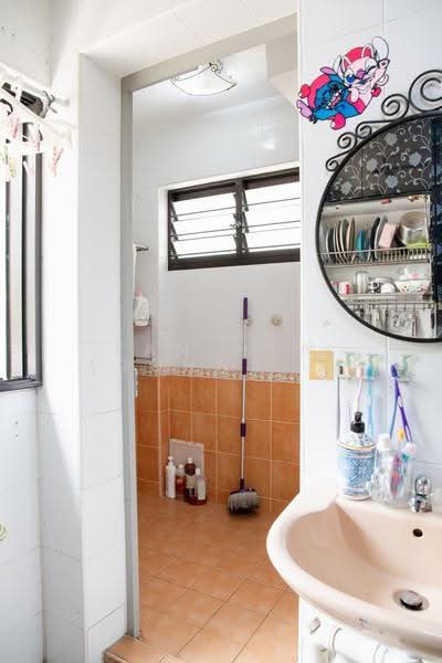 610 Clementi West Street 1, 610 Clementi West Street 1, Buona Vista / West Coast / Clementi New Town, 3 Bedrooms, 1,108 sqft, HDB Flat For Sale, by Yan Han (Johnathan) Ong, 500269057 - Bathroom - PropertyGuru.com.sg