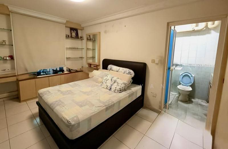 184 Edgefield Plains, 184 Edgefield Plains, Hougang / Punggol / Sengkang, 3 Bedrooms, 1,184 sqft, HDB Flat For Sale, by Johnson Yan, 500269073 - Bedroom - PropertyGuru.com.sg