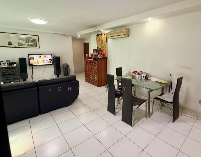 184 Edgefield Plains, 184 Edgefield Plains, Hougang / Punggol / Sengkang, 3 Bedrooms, 1,184 sqft, HDB Flat For Sale, by Johnson Yan, 500269073 - Living Room - PropertyGuru.com.sg
