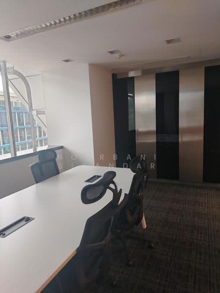 High Street Plaza, 77 High Street, City Hall / Clarke Quay, 1,840 sqft, Office For Rent, by Noorbani Sikandar, 500269082 - Director room - CommercialGuru.com.sg