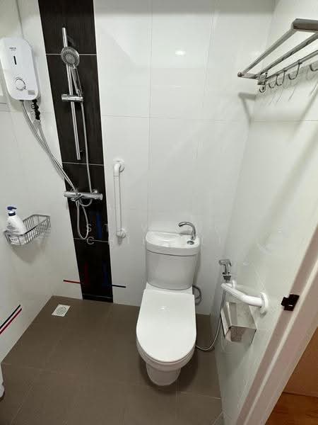 41A Margaret Drive, 41A Margaret Drive, Alexandra / Commonwealth, Room Rental, 200 sqft, HDB Flat For Rent, by Steve Ng Chih Wei, 500269086 - Bathroom - PropertyGuru.com.sg