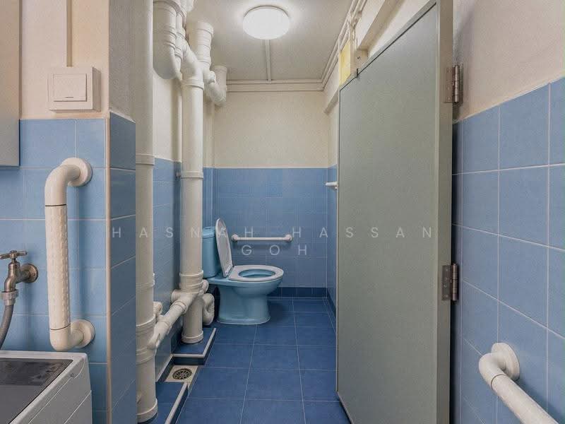 97 Jalan Dua, 97 Jalan Dua, Eunos / Geylang / Paya Lebar, 2 Bedrooms, 603 sqft, HDB Flat For Sale, by Hasnah Hassan Goh, 500269119 - Bathroom - PropertyGuru.com.sg