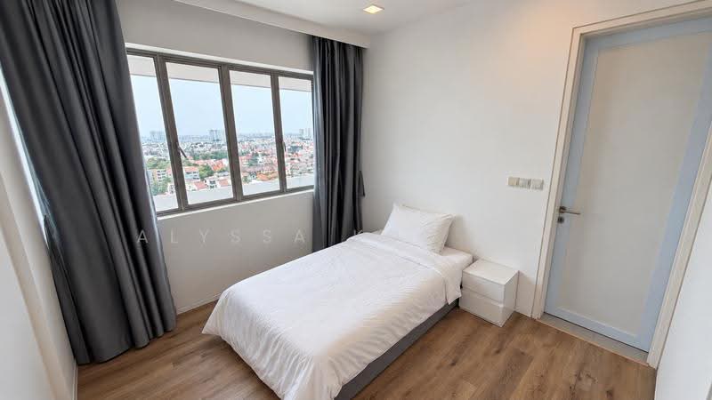 The Trumps, 1 Jalan Kembangan, Eunos / Geylang / Paya Lebar, 3 Bedrooms, 3,068 sqft, Condominium For Sale, by Alyssa Koh L X, 500269134 - Bedroom - PropertyGuru.com.sg