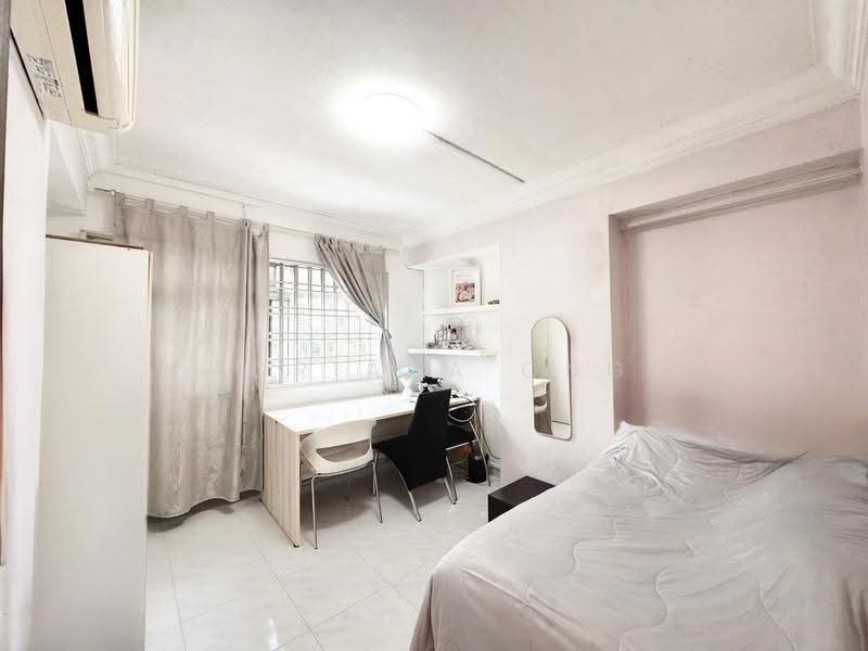 353 Woodlands Avenue 1, 353 Woodlands Avenue 1, Admiralty / Woodlands, 4 Bedrooms, 1,302 sqft, HDB Flat For Sale, by Loriana Ong, 500269170 - Bedroom - PropertyGuru.com.sg