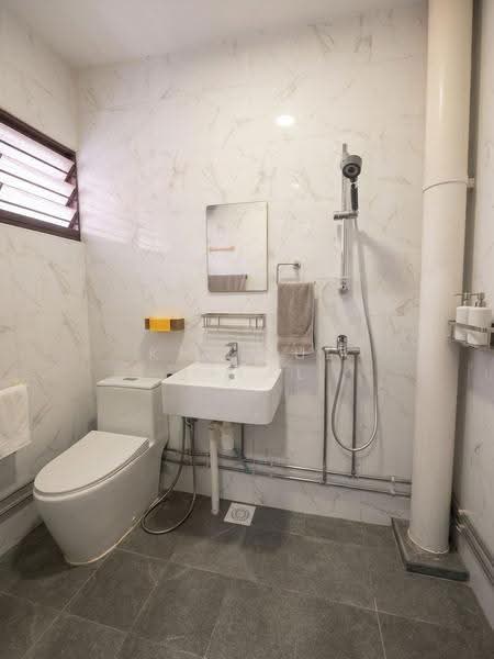 747 Jurong West Street 73, 747 Jurong West Street 73, Boon Lay / Jurong / Tuas, 3 Bedrooms, 1,162 sqft, HDB Flat For Sale, by Khairul Jalal, 500269174 - Bathroom - PropertyGuru.com.sg