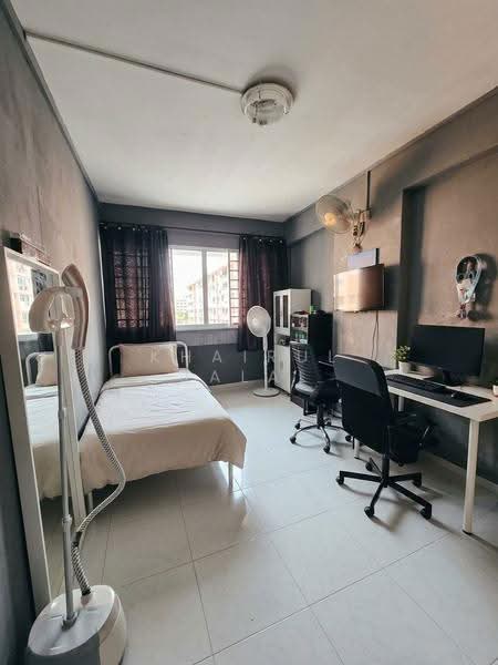 747 Jurong West Street 73, 747 Jurong West Street 73, Boon Lay / Jurong / Tuas, 3 Bedrooms, 1,162 sqft, HDB Flat For Sale, by Khairul Jalal, 500269174 - Bedroom - PropertyGuru.com.sg
