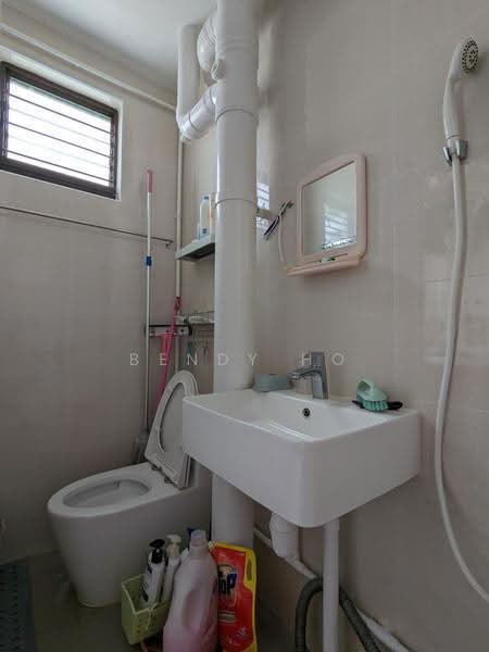 874 Tampines Street 84, 874 Tampines Street 84, Pasir Ris / Tampines, 3 Bedrooms, 1,119 sqft, HDB Flat For Rent, by Bendy Ho, 500269185 - Bathroom - PropertyGuru.com.sg