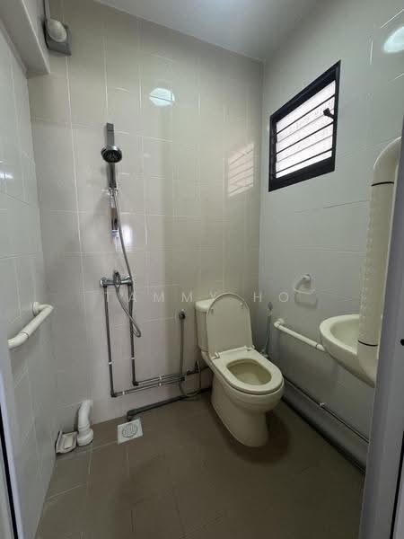 211 New Upper Changi Road, 211 New Upper Changi Road, Bedok / Upper East Coast, 2 Bedrooms, 721 sqft, HDB Flat For Sale, by Tammy Ho, 500269190 - Bathroom - PropertyGuru.com.sg