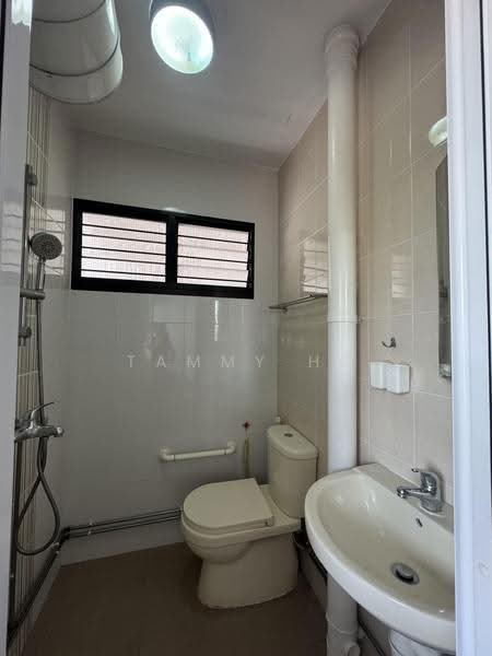 211 New Upper Changi Road, 211 New Upper Changi Road, Bedok / Upper East Coast, 2 Bedrooms, 721 sqft, HDB Flat For Sale, by Tammy Ho, 500269190 - Bathroom - PropertyGuru.com.sg