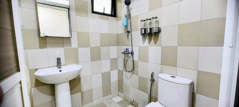 87 Dawson Road, 87 Dawson Road, Alexandra / Commonwealth, 3 Bedrooms, 936 sqft, HDB Flat For Sale, by Jose Loh Zhenhao, 500269207 - Bathroom - PropertyGuru.com.sg