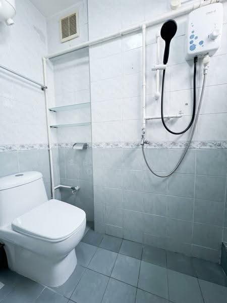9 Selegie Road, 9 Selegie Road, Beach Road / Bugis / Rochor, 2 Bedrooms, 624 sqft, HDB Flat For Sale, by Shirley Chua, 500269209 - Bathroom - PropertyGuru.com.sg