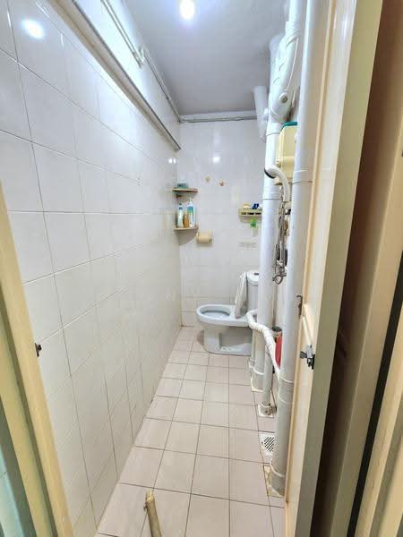 2 Mins Walk To Commonwealth MRT! Aircon Room Sharing!, , Room Rental, 200 sqft, HDB Flat For Rent, by Lenny Tan, 500269212 - Bathroom - PropertyGuru.com.sg