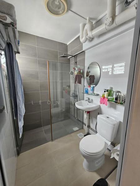 283 Tampines Street 22, 283 Tampines Street 22, Pasir Ris / Tampines, 3 Bedrooms, 1,130 sqft, HDB Flat For Sale, by Leon Wong, 500269213 - Bathroom - PropertyGuru.com.sg