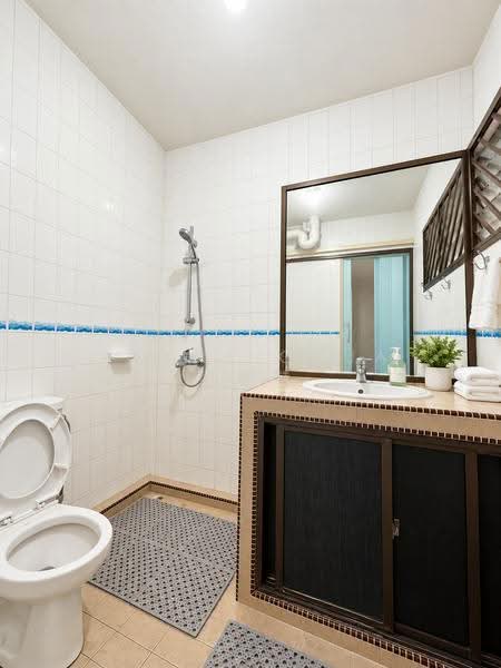 896A Tampines Street 81, 896A Tampines Street 81, Pasir Ris / Tampines, 4 Bedrooms, 1,571 sqft, HDB Flat For Sale, by Rayne Chua ่ก็พๆ
ง, 500269217 - Bathroom - PropertyGuru.com.sg