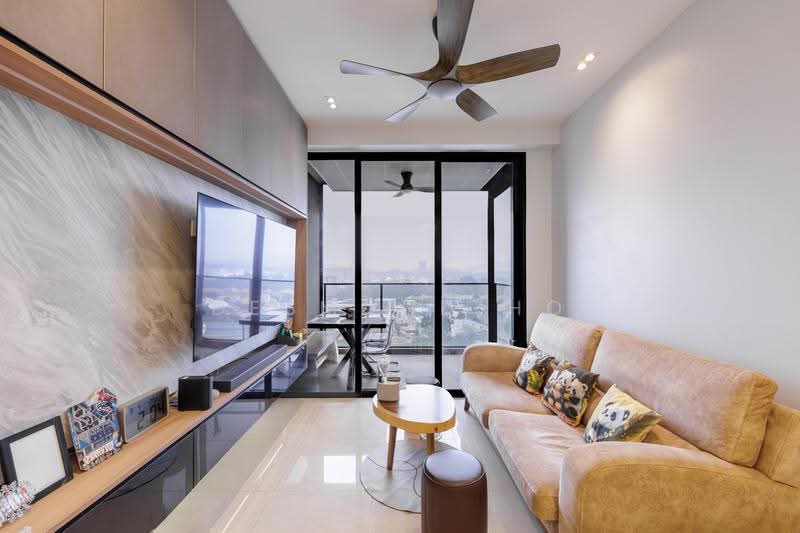 Whistler Grand, 109 West Coast Vale, Buona Vista / West Coast / Clementi New Town, 3 Bedrooms, 1,066 sqft, Condominium For Sale, by Desmond Ho, 500269218 - Living Room - PropertyGuru.com.sg