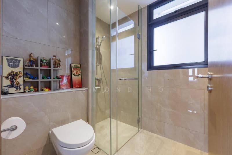 Whistler Grand, 109 West Coast Vale, Buona Vista / West Coast / Clementi New Town, 3 Bedrooms, 1,066 sqft, Condominium For Sale, by Desmond Ho, 500269218 - Common Bathroom - PropertyGuru.com.sg