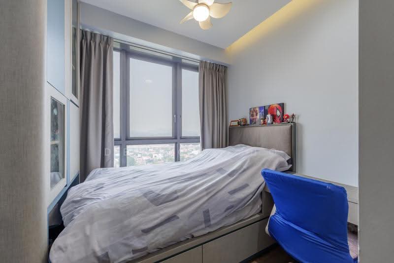 Whistler Grand, 109 West Coast Vale, Buona Vista / West Coast / Clementi New Town, 3 Bedrooms, 1,066 sqft, Condominium For Sale, by Desmond Ho, 500269218 - Common Bedroom - PropertyGuru.com.sg