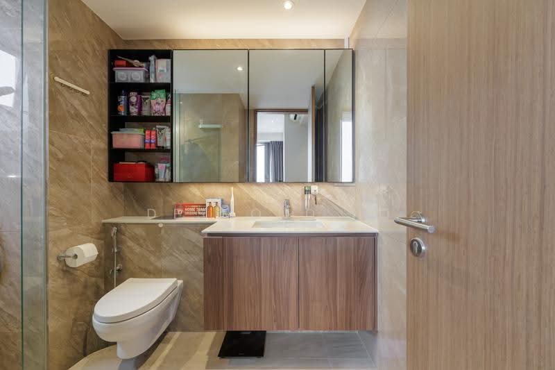 Whistler Grand, 109 West Coast Vale, Buona Vista / West Coast / Clementi New Town, 3 Bedrooms, 1,066 sqft, Condominium For Sale, by Desmond Ho, 500269218 - Master Bathroom - PropertyGuru.com.sg