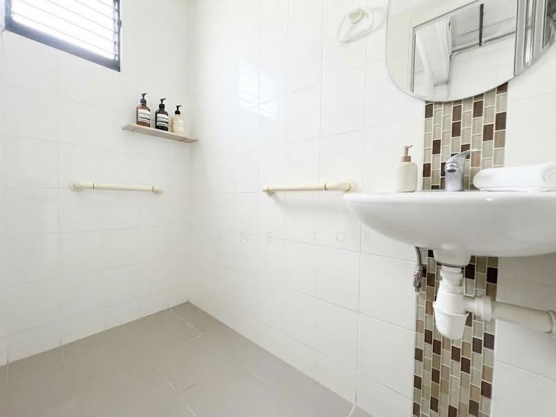 506 Bukit Batok Street 52, 506 Bukit Batok Street 52, Dairy Farm / Bukit Panjang / Choa Chu Kang, 2 Bedrooms, 645 sqft, HDB Flat For Sale, by Reene Tok, 500269244 - Bathroom - PropertyGuru.com.sg