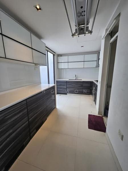 Silversea, East Coast / Marine Parade, 4 Bedrooms, 3,767 sqft, Condominium For Sale, by Ling Wong 王秀玲, 500269246 - Kitchen - PropertyGuru.com.sg