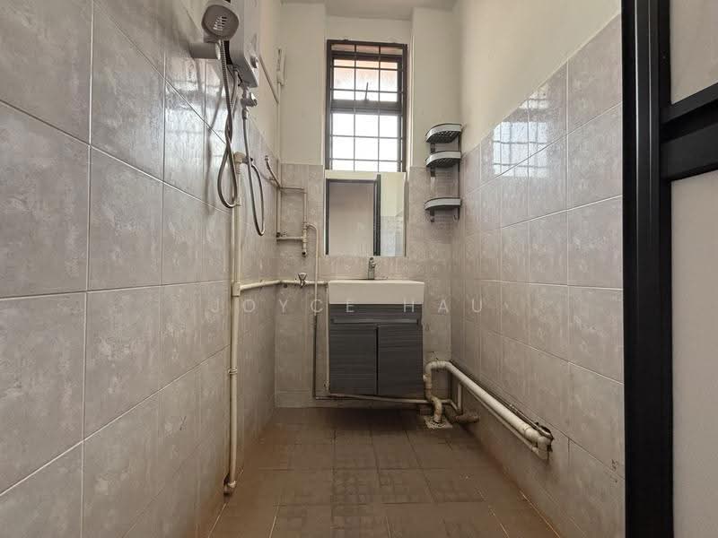 Serangoon Garden Estate, Serangoon Garden Way, Hougang / Punggol / Sengkang, 3 Bedrooms, 1,400 sqft, Shophouse For Rent, by Joyce Hau, 500269249 - Bathroom - PropertyGuru.com.sg