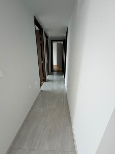 Grand Dunman, 16 Dunman Road, East Coast / Marine Parade, 3 Bedrooms, 1,119 sqft, Condominium For Rent, by Sydelle Priscilla, 500269278 - Corridor - PropertyGuru.com.sg