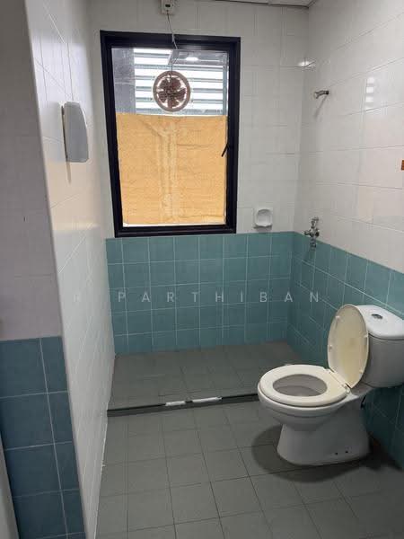 Toh Guan Centre, 21 Toh Guan Road East, Boon Lay / Jurong / Tuas, 2,433 sqft, Light Industrial (B1) For Rent, by R Parthiban, 500269286 - Bathroom - CommercialGuru.com.sg