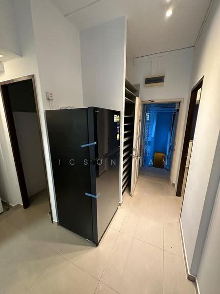 Textile Centre, 200 Jalan Sultan, Beach Road / Bugis / Rochor, 2 Bedrooms, 904 sqft, Apartment For Sale, by Ricson Tan, 500269310 - Corridor - PropertyGuru.com.sg