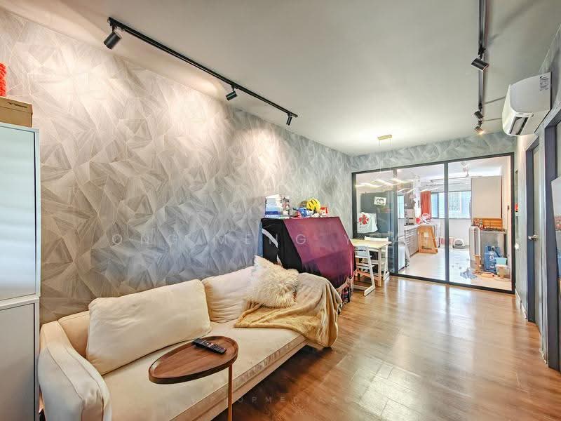 214 Serangoon Avenue 4, 214 Serangoon Avenue 4, Hougang / Punggol / Sengkang, 2 Bedrooms, 721 sqft, HDB Flat For Sale, by Ong Meng Yean, 500269316 - Living Room - PropertyGuru.com.sg