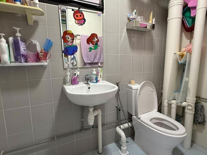 245 Hougang Street 22, 245 Hougang Street 22, Hougang / Punggol / Sengkang, 4 Bedrooms, 1,345 sqft, HDB Flat For Sale, by Ivy Yeo, 500269322 - Bathroom - PropertyGuru.com.sg