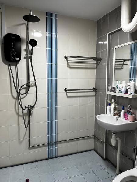 245 Hougang Street 22, 245 Hougang Street 22, Hougang / Punggol / Sengkang, 4 Bedrooms, 1,345 sqft, HDB Flat For Sale, by Ivy Yeo, 500269322 - Bathroom - PropertyGuru.com.sg
