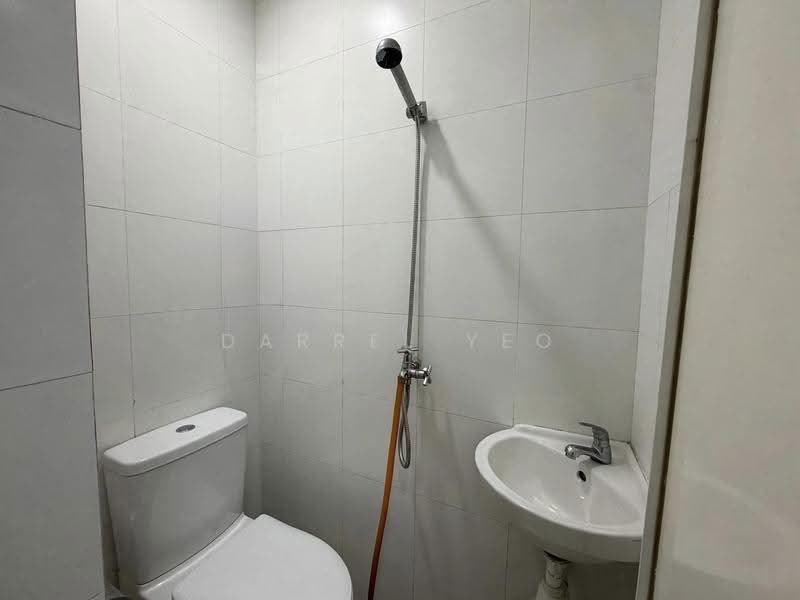 The Centris, 61 Jurong West Central 3, Boon Lay / Jurong / Tuas, 3 Bedrooms, 1,238 sqft, Condominium For Sale, by Darrel Yeo, 500269338 - Bathroom - PropertyGuru.com.sg