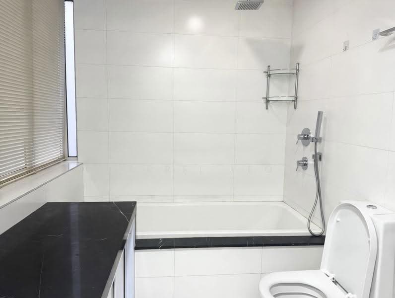 The Centris, 61 Jurong West Central 3, Boon Lay / Jurong / Tuas, 3 Bedrooms, 1,238 sqft, Condominium For Sale, by Darrel Yeo, 500269338 - Bathroom - PropertyGuru.com.sg