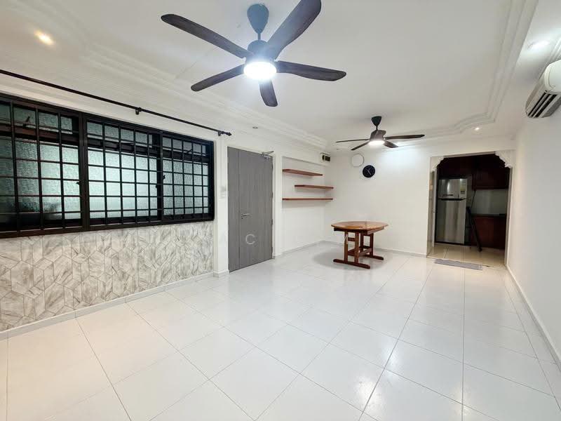 421 Canberra Road, 421 Canberra Road, Sembawang / Yishun, 3 Bedrooms, 969 sqft, HDB Flat For Sale, by Zac Lim, 500269357 - Living Room - PropertyGuru.com.sg