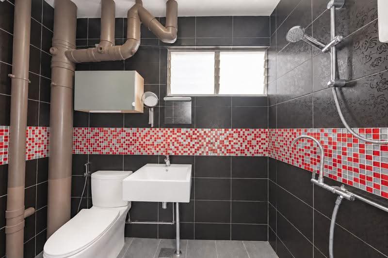 607 Hougang Avenue 4, 607 Hougang Avenue 4, Hougang / Punggol / Sengkang, 3 Bedrooms, 1,313 sqft, HDB Flat For Sale, by Gracia Ow, 500269358 - Bathroom - PropertyGuru.com.sg