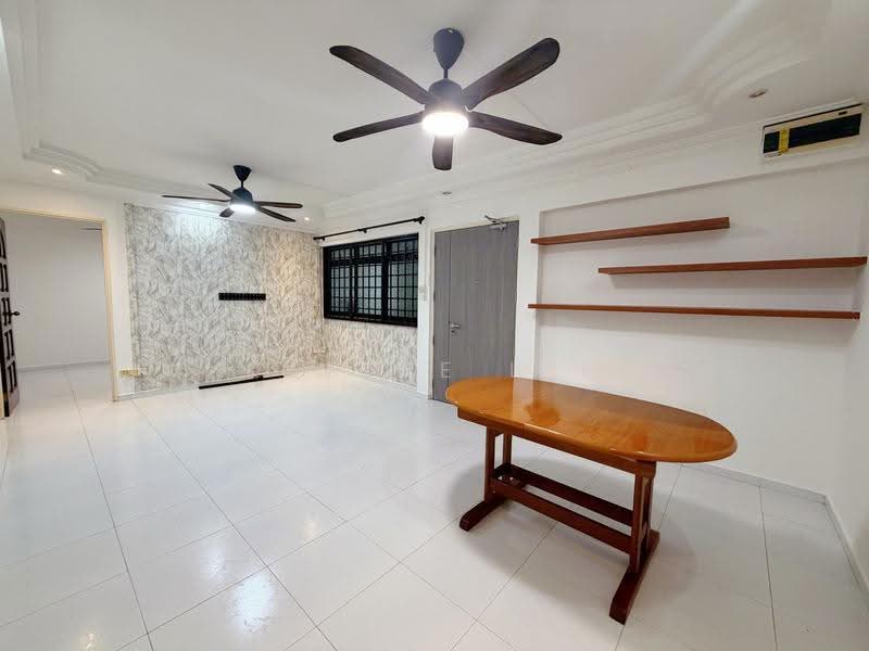 421 Canberra Road, 421 Canberra Road, Sembawang / Yishun, 3 Bedrooms, 969 sqft, HDB Flat For Sale, by Karine Lee, 500269360 - Living Room - PropertyGuru.com.sg