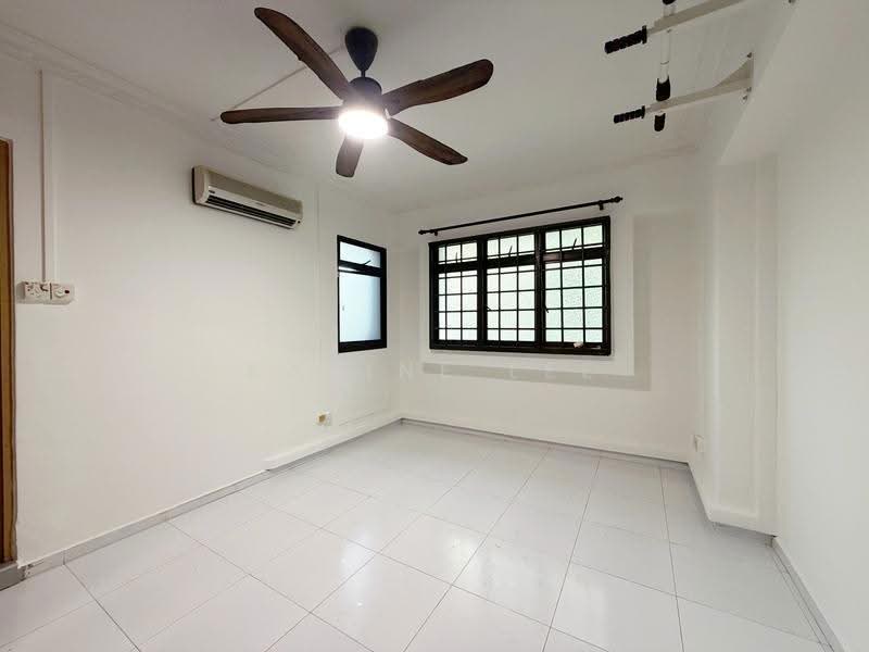 421 Canberra Road, 421 Canberra Road, Sembawang / Yishun, 3 Bedrooms, 969 sqft, HDB Flat For Sale, by Karine Lee, 500269360 - Master Bedroom - PropertyGuru.com.sg