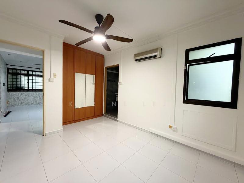 421 Canberra Road, 421 Canberra Road, Sembawang / Yishun, 3 Bedrooms, 969 sqft, HDB Flat For Sale, by Karine Lee, 500269360 - Master Bedroom - PropertyGuru.com.sg