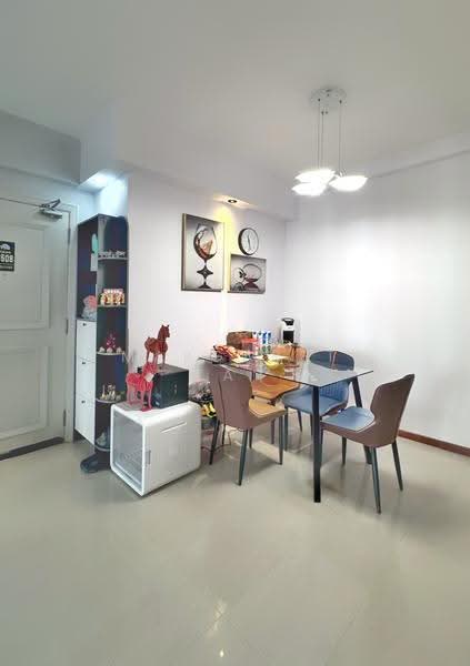 Parkview Apartments, 1 Bukit Batok Street 25, Dairy Farm / Bukit Panjang / Choa Chu Kang, 3 Bedrooms, 1,120 sqft, Apartment For Sale, by Margaret Tan, 500269365 - Dining Room - PropertyGuru.com.sg