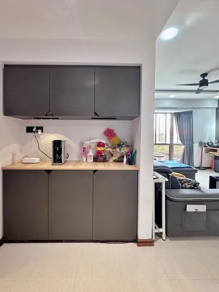 Parkview Apartments, 1 Bukit Batok Street 25, Dairy Farm / Bukit Panjang / Choa Chu Kang, 3 Bedrooms, 1,120 sqft, Apartment For Sale, by Margaret Tan, 500269365 - Living Room - PropertyGuru.com.sg