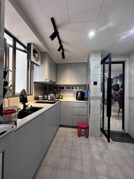 Parkview Apartments, 1 Bukit Batok Street 25, Dairy Farm / Bukit Panjang / Choa Chu Kang, 3 Bedrooms, 1,120 sqft, Apartment For Sale, by Margaret Tan, 500269365 - Kitchen - PropertyGuru.com.sg