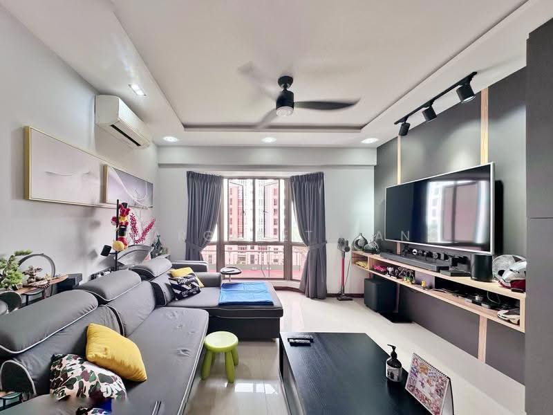 Parkview Apartments, 1 Bukit Batok Street 25, Dairy Farm / Bukit Panjang / Choa Chu Kang, 3 Bedrooms, 1,120 sqft, Apartment For Sale, by Margaret Tan, 500269365 - Living Room - PropertyGuru.com.sg