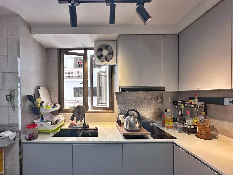 Parkview Apartments, 1 Bukit Batok Street 25, Dairy Farm / Bukit Panjang / Choa Chu Kang, 3 Bedrooms, 1,120 sqft, Apartment For Sale, by Margaret Tan, 500269365 - Kitchen - PropertyGuru.com.sg