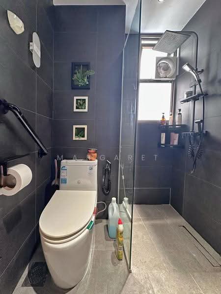 Parkview Apartments, 1 Bukit Batok Street 25, Dairy Farm / Bukit Panjang / Choa Chu Kang, 3 Bedrooms, 1,120 sqft, Apartment For Sale, by Margaret Tan, 500269365 - Bathroom - PropertyGuru.com.sg