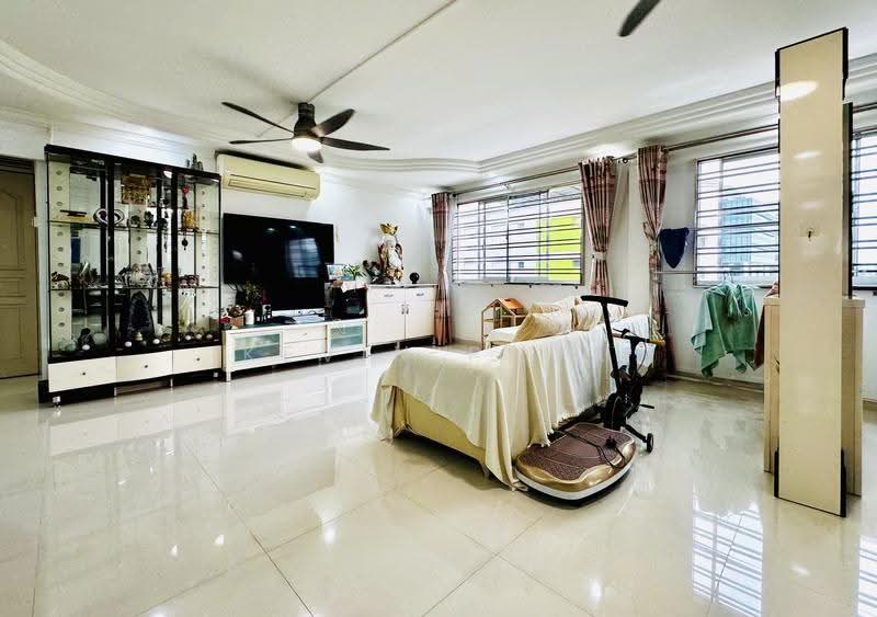646 Yishun Street 61, 646 Yishun Street 61, Sembawang / Yishun, 3 Bedrooms, 1,119 sqft, HDB Flat For Sale, by Kevin Phua, 500269367 - Living Room - PropertyGuru.com.sg