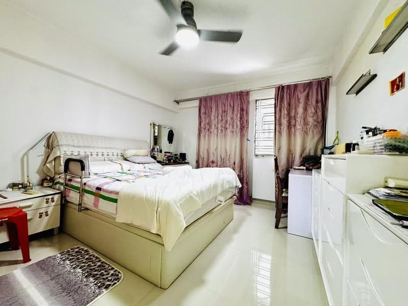 646 Yishun Street 61, 646 Yishun Street 61, Sembawang / Yishun, 3 Bedrooms, 1,119 sqft, HDB Flat For Sale, by Kevin Phua, 500269367 - Master Bedroom - PropertyGuru.com.sg