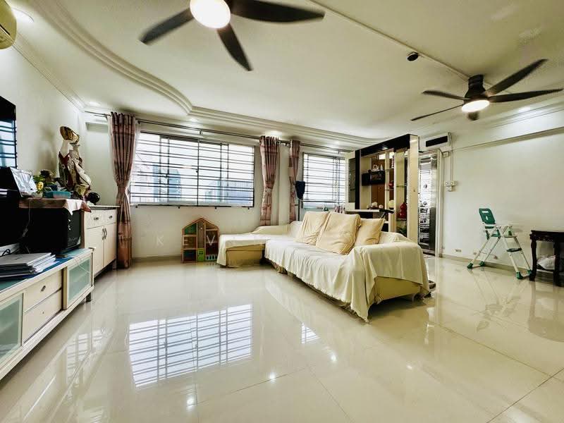 646 Yishun Street 61, 646 Yishun Street 61, Sembawang / Yishun, 3 Bedrooms, 1,119 sqft, HDB Flat For Sale, by Kevin Phua, 500269367 - Living Room - PropertyGuru.com.sg