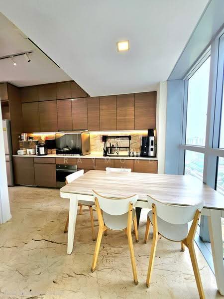 Queens Peak, 3 Dundee Road, Alexandra / Commonwealth, 3 Bedrooms, 947 sqft, Condominium For Sale, by Raymond Tan, 500269399 - Kitchen and Dining area - PropertyGuru.com.sg