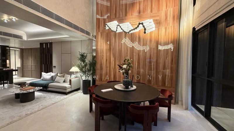 UPPERHOUSE at Orchard Boulevard, 22 Orchard Boulevard, Tanglin / Holland / Bukit Timah, 2 Bedrooms, 700 sqft, Condominium For Sale, by Elena Rony, 500269407 - Living Room - PropertyGuru.com.sg